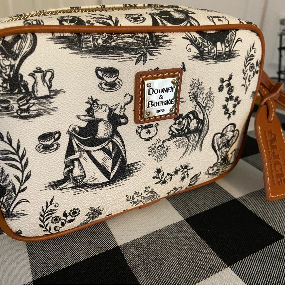 Alice in Wonderland 2022 Crossbody Bag - Picture 3 of 16
